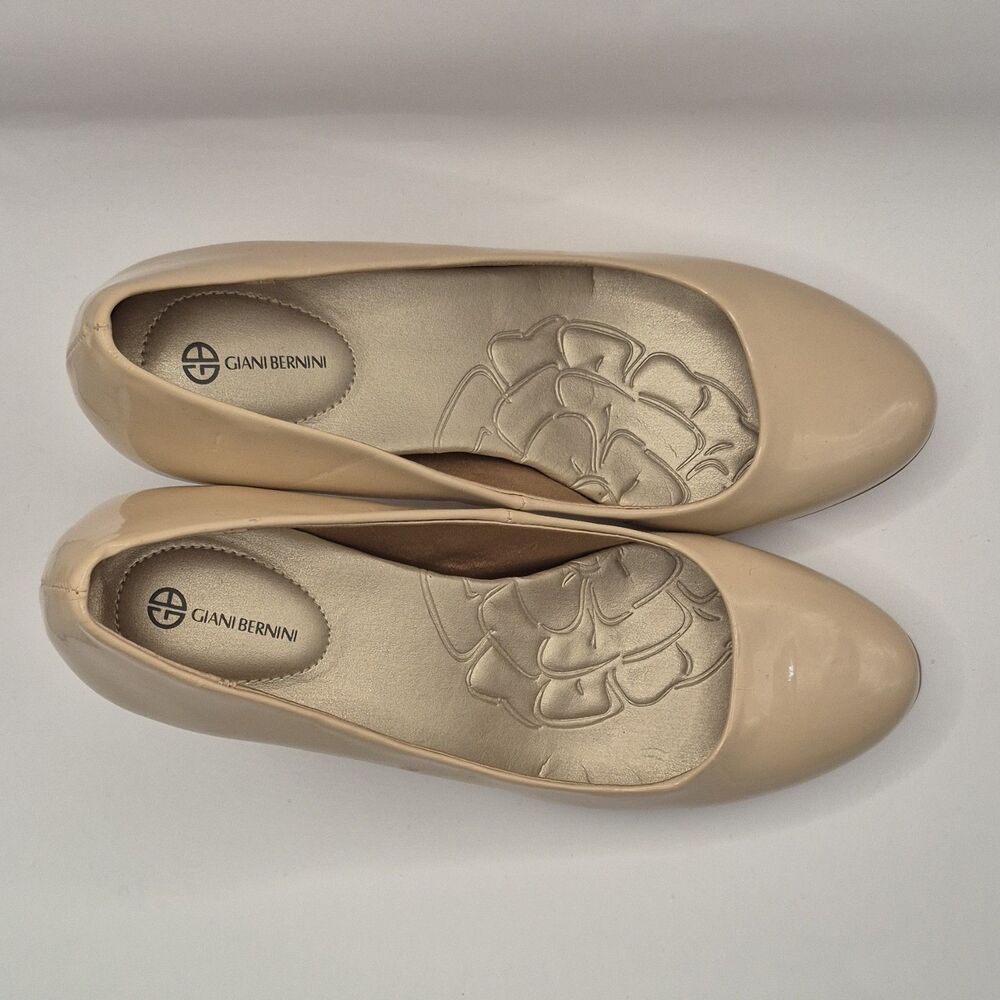 Giani Bernini Beige Patent Leather Pumps Cone Heel Round Toe Slip On Women